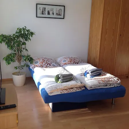Homestay Studio With Private Roof Terrace *