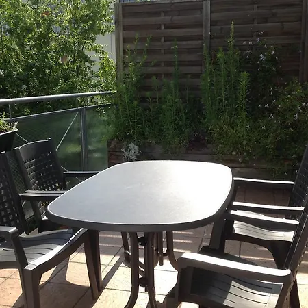 Homestay Studio With Private Roof Terrace *